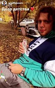 Это самая крупная страница про артемия панарина вконтакте. Chelyabinsk Hokkeist Artemij Panarin Pokazal Svoj Dvor Detstva Bezformata