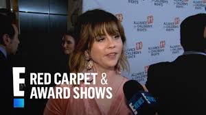 Et live with mandy teefey of '13 reasons why' talking season 2! Selena Gomez S Mom Opens Up About Being Adopted E Red Carpet Award Shows Youtube
