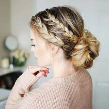 21 super quick and easy updos anyone can do. 15 Easy And Quick Updos To Do In 5 Minutes Or Less