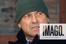 Schauspieler Klaus Löwitsch bei Dreharbeiten zur Fernsehserie Peter Strohm  in Hamburg im Jahr