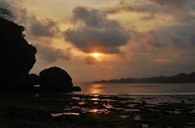 13 Pemandangan Pada Waktu Senja Di Tepi Pantai Ost A Gentlemens Dignity Lukisan Di Tepi Pantai Pada Waktu Senja Ini Sepertinya Di 2020 Pemandangan Pantai Di Pantai