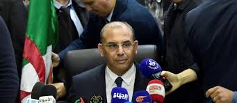 (213) 21 92 27 70 (213) 21 92 27 71 (213) 21 92 27 72 Algerie La Candidature De Bouteflika Deposee Au Conseil Constitutionnel Le Point