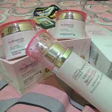 Gak yang nyegreg ya, soft dan nyaman di hidung saya. Bio Essence Tanaka Bio White Advanced Whitening Night Cream Review Female Daily