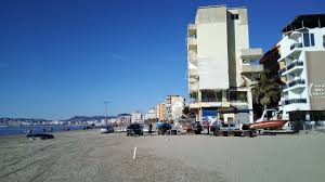 Mes shkatërrimit dhe braktisjes, banorët e zonës së plazhit në Durrës,  shpresojnë rimëkëmbjen për të ardhmen e turizmit - Porta Vendore