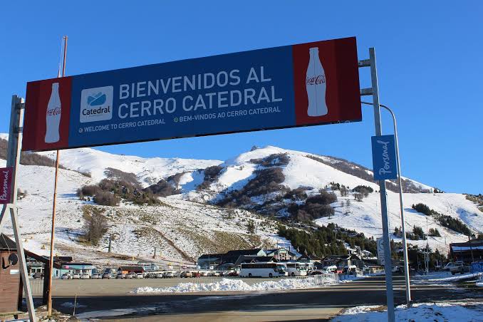 Polémica por los precios para vacacionar en la nieve: esquiar en Bariloche ya es más caro que hacerlo en Europa