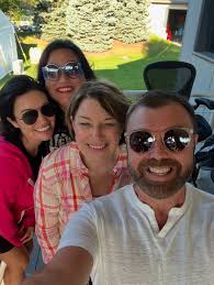 When your @waltdisneyworld friends come to Mpls — you take them to a @twins  game! (sunscreen/sun tan comments need not apply).