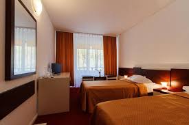 Din pacate, camera rezervata nu era libera, practic nu mai aveau camere. Hotel Cozia Calimanesti Caciulata