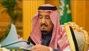 وحصل بن سعيد على درجة البكالوريوس في كلية العلوم الإدارية بجامعة الملك سعود، وحصل. Cgtakdjx33uvm
