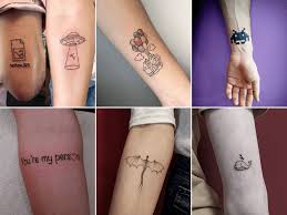 Tatuajes Pequenos Para Hombres En El Brazo Modaellos Com Los tatuajes para hombres en el brazo son de los más populares que existen, y es que es una zona muy típica para tatuar. para hombres en el brazo