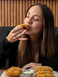 La Guadalupana y su perfecta combinación de Doble torta Smash 100% Angus,  queso Provolone, Tocineta caramelizada y nuestro Guacamole Diavolo® ¿Qué  esperas para probarla? 🤩🍔