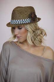 Side Messy Bun With Fedora Fedora Hairstyles Hat Hairstyles Vintage Hairstyles