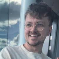 Steven Handy's Instagram, Twitter & Facebook