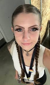 Um yes, can I please have the pink dick head hairdo?? 🤦🏼‍♀️🤷🏼‍♀️🙄😂🍆