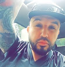 Efrain Villa updated his profile picture.