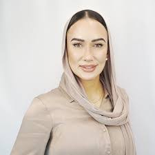 Emily Abraham's Instagram, Twitter & Facebook