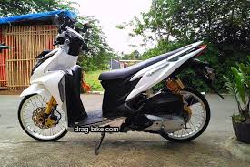 Modifikasi Vario 150 Jari Jari Ring 17 Warna Putih Motor Velg Honda