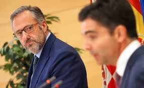 🔥 Mientras León y Zamora ardían, el presidente de las Cortes de CyL y  líder de Vox, Carlos Pollán, se fue a comidas, fútbol y fiestas. Solo 5  tuits sobre los incendios,