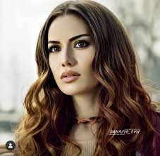 Fahriye Evcen In Sirin Evi Neseli Sus Evim Sac Stilleri Sac Unluler