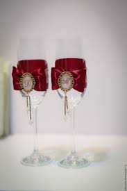 как сделать бокалы на свадьбу своими руками жених и невеста Kupit Svadebnye Bokaly Marsala S Inicialami I Kristallikami Bordovyj Boaly Romanticheskie Svadebnye Fotografii Svadebnye Aksessuary Svadba V Bordovyh Tonah