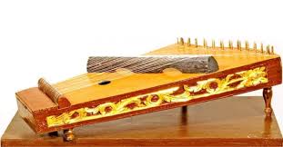Asal dari shamisen ini yaitu dari negara jepang. 20 Contoh Alat Musik Petik Tradisional Dan Modern Beserta Gambarnya