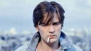 Nous vous invitons à regarder cet échange tendu entre sonia mabrouk, journaliste pour cnews, particulièrement courageuse et combattive face à la députée européenne lrem ilana cicurel qui ose en plus se prétendre une « spécialiste de la liberté d'expression ». O Mikroteros Gios Toy Alain Delon Einai Ena Tromero Paidi Tromero Orgismeno Kai Mono Bovary