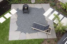 rita hodge modern patio gravier decoratif jardin moderne patio en gravier
