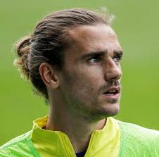 Hungary started the game at a good pace and did not sit as deep as many expected. Pin De Antoine Griezmann En Antoine Griezmann Griezmann Antonie Griezmann Pelo