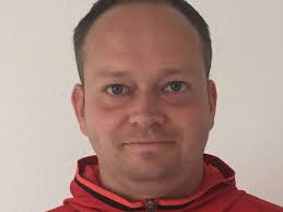 Doppel-Michael bildet Trainer aus