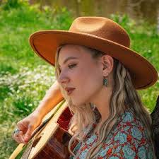 Melanie Ryan (@melanieryanmusic)