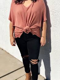 How To Tie A Knot In Your T Shirts Tunics And Blouses Tie Shirt Knot Tshirt Knot Tied T Shirt