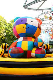 Art Zoo Has Landed In Resorts World Sentosa Come Bring Your Little Ones Down For A Bouncy Time On This Inflatable Playground First Down Bouncy Heartwarming