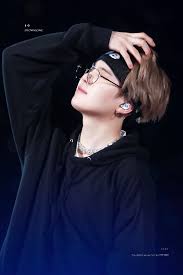 Minyoongi Yoongi Suga Bts Bangtan Gambar Pose Tubuh Selebritas Konser