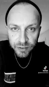 Bin vorhin mit Konni Konsn in Berlin in den Wald gegangen und alleine  wieder raus gekommen 🤷🏼‍♂️ #dingepassieren #welcherkonni?