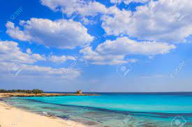 Modern rooms, and free wifi throughout. Italien Sommermeerblick Apulien Kuste Strand Marina Di Lizzano Taranto Torretta Bucht Im Hintergrund Der Torretta Wachturm Die Kuste Zeichnet Sich Durch Eine Suggestive Abwechslung Von Sandigen Buchten Und Zerklufteten Klippen Aus Die Einen