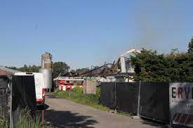 Check spelling or type a new query. Duizenden Varkens Omgekomen Bij Grote Brand In Stal Bloemerstraat Nederweert