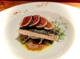Japanese Gastronomy Chinchard Et Noix De St Jacques Aux Figues Sur Lit De Sauce Au Miso Www Iloli Restaurant Com Gastronomic Gastronomy Food