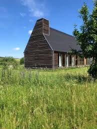 So schwarz wie das haus von außen sind auch die eingesetzten klinken. Holzbau Atlas Berlin Brandenburg Schwarzes Haus Thomas Kroger Architekten