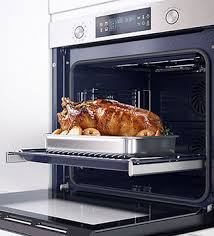 En effet ce four neff b57cr22no inox a tout pour vous satisfaire !il dispose de 1 2 modes de cuisson dont la chaleur tournante pour une cuisson homogène et permet de cuisiner sur plusieurs niveaux sans mélanges d'odeurs et de saveurs. Four Encastrable Guide D Achat Ufc Que Choisir