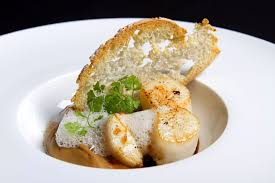 Noix De Saint Jacques Puree De Chataignes Cepes Jus Reduit Et Ecume A La Truffe Recettes De Cuisine Noix De Saint Jacques Cuisine Gastronomique