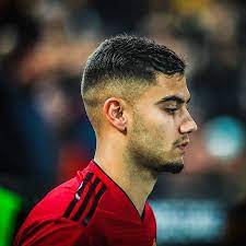Just…text me the number when you get it. Trong Hinh áº£nh Co Thá»ƒ Co 1 NgÆ°á»i Cáº­n Cáº£nh Manchester United Football Club Manchester United Football Soccer Players