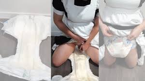 Crossdresser Wearing a Maid Dress and a Thick Diaper Then Pee on It Before  Jerking off 男の娘 洋服 偽娘 おむつ