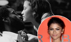 He made a movie partially based on her life and couldn't even be bothered to give her the first 25 minutes of malcolm & marie are a strong, standalone short film. Zendaya And John David Washington S Secret Quarantine Film Malcolm Marie Sells To Netflix Daily Mail Online
