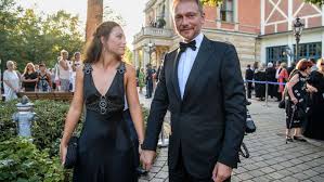 The investigators, however, seem to be worrying more. Franca Lehfeldt Fdp Chef Christian Lindner Hat Eine Neue Freundin Politik Stuttgarter Zeitung