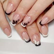 Schmetterlinge Auf Dem Nagel Schwarz Und Weisses Nageldesign Auf Dem Nagel Nageldesign Schmetterlinge Sch Nail Tip Designs French Tip Nails Trendy Nails