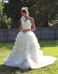 Maybe you would like to learn more about one of these? Du Wirst Nie Erraten Woraus Dieses Hochzeitskleid Gemacht Ist Tres Click