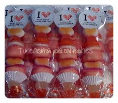 Están disponibles en forma de animal, rosa, corazón, papa noel o ¡incluso de star wars o peppa pig! Brochetas De Chuches Brochetas Dulces Carros Para Eventos