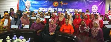 Sekarang aku duduk di salah satu sma negeri di bandung aku di kelas 12 dan adikku kelas 10. Dana Tabung Khas Wanita Dinaikkan Kepada Rm1 Juta