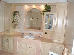 Esempio di una piccola stanza da bagno padronale moderna con lavabo a consolle, top piastrellato, doccia alcova, piastrelle verdi, piastrelle a mosaico, pareti verdi, pavimento con piastrelle in ceramica e ante in legno scuro. Mobili Per Bagno In Muratura Fadini Mobili Cerea Verona