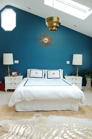 28 Einrichtungsbeispiele Und Farbgestaltung Mit Der Farbe Turkis Schlafzimmer Petrol Gold Schlafzimmer Und Wandfarbe Schlafzimmer Beruhigend