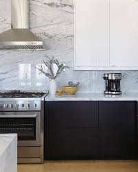 Amazing Black And White Kitchen With Marble Backsplash White Marble Kitchen Kitchen Marble High Gloss White Kitchen